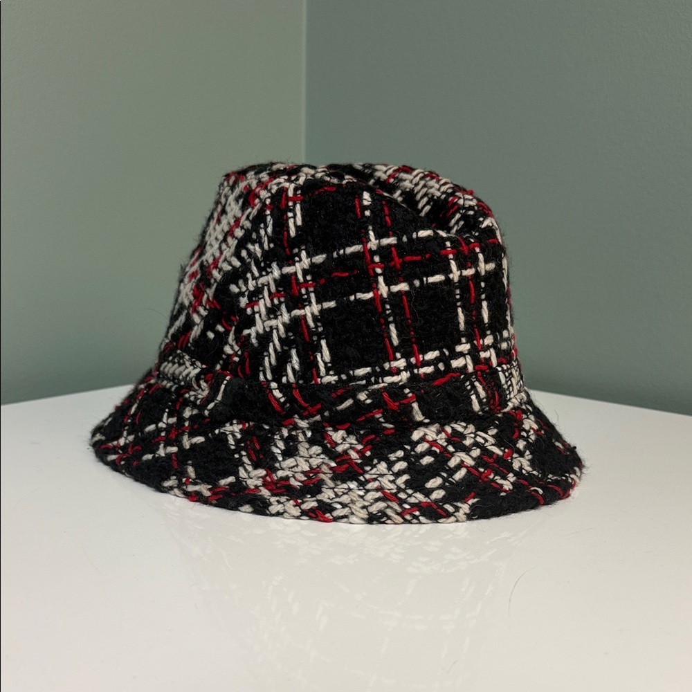 Stylish Black and Red Plaid Women's Hat